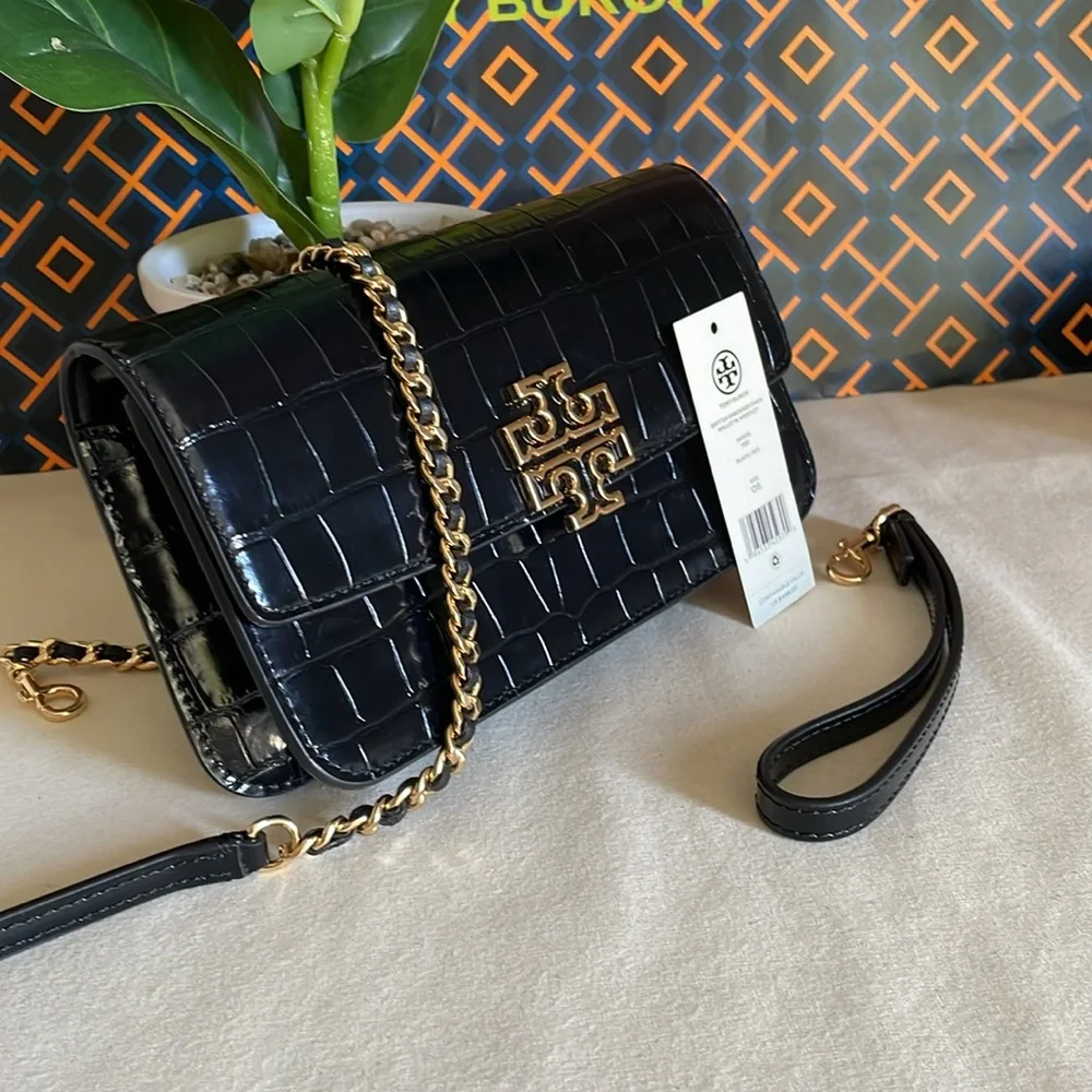 NWT Tory Burch Britten embossed chain wallet w wristlet crossbody Bag black $500